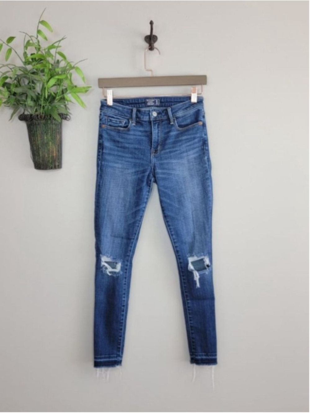 AF 0 S Abercrombie & Fitch Harper Low Rise Super Skinny Jeans Ripped Medium Wash